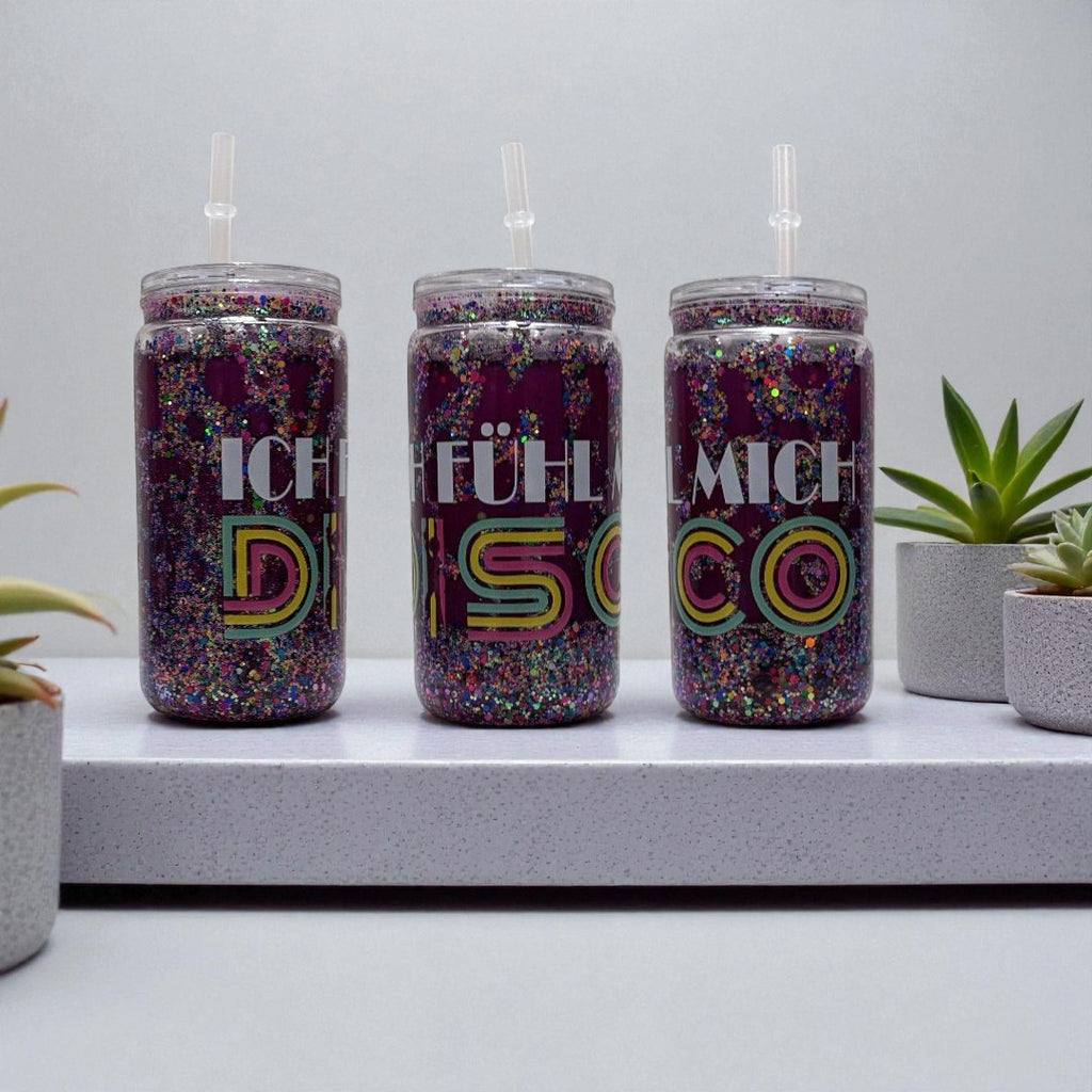 Snowglobe Cup Tumbler – „Ich fühl mich Disco“
